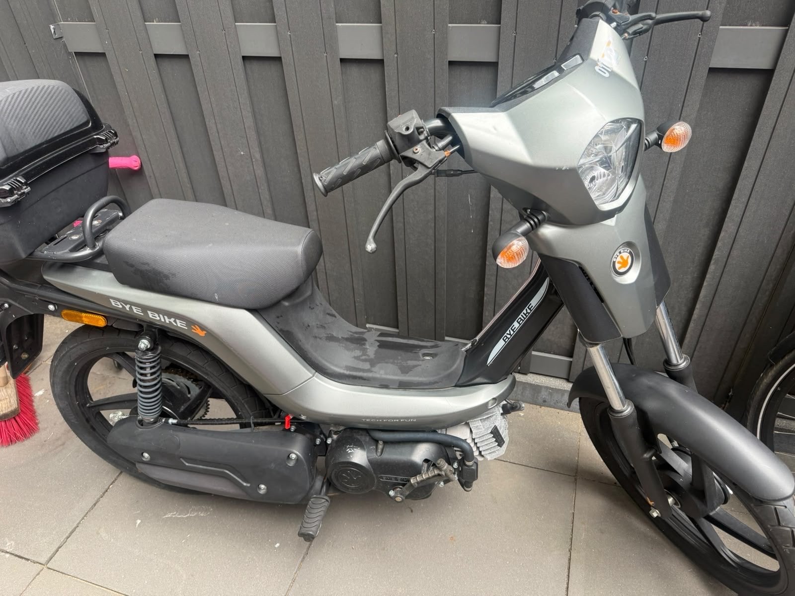 Bye Bike snorfiets met koffer, Ophalen of Verzenden, Zo goed als nieuw, Benzine, Overige merken