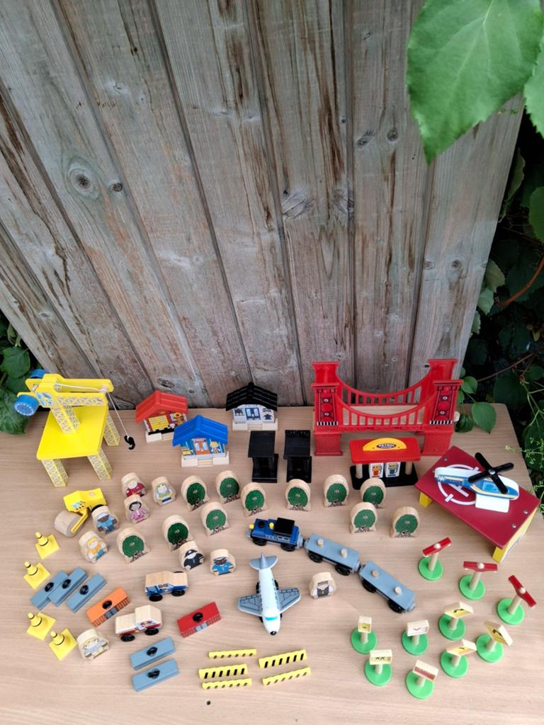 Kidkraft speelset met trein voertuigen en toebehoren., Kinderen en Baby's, Speelgoed | Houten speelgoed, Gebruikt, Ophalen of Verzenden