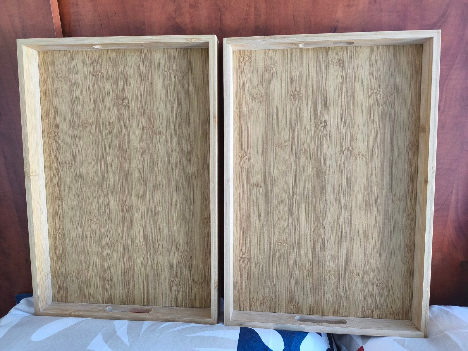 Te koop, 2 dezelfde mooie nieuwe dienbladen., Huis en Inrichting, Ophalen, Met handvatten, Nieuw, Rechthoekig