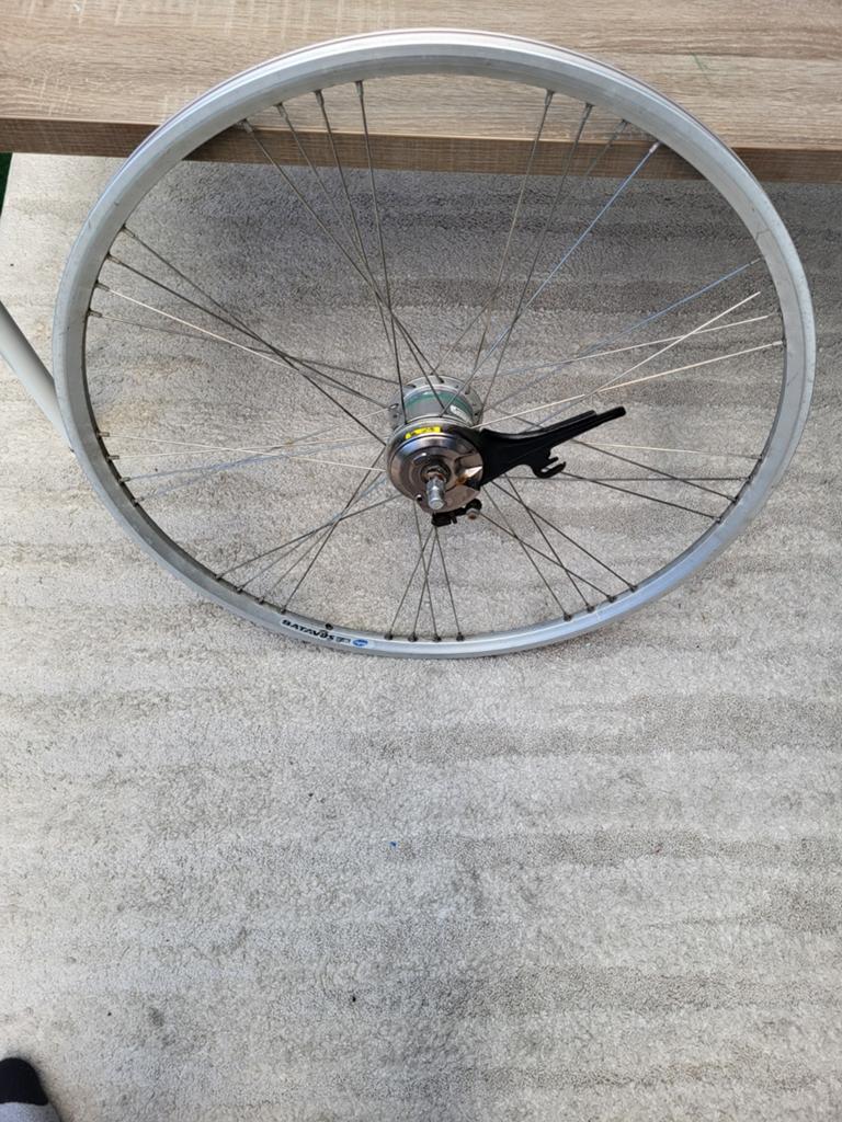 Voorwiel 28 inch met naafdynamo en rollerbrake, Ophalen