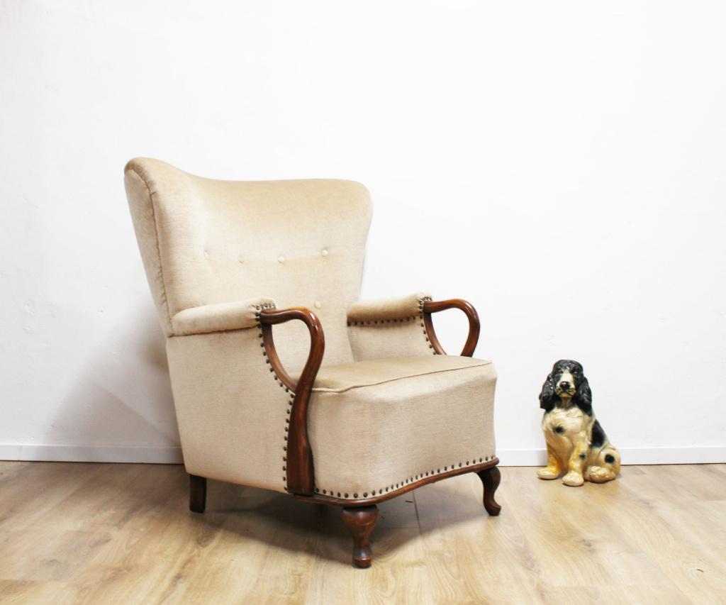 Antieke stoel /oorfauteuil. Vintage fauteuil, beige velvet., Huis en Inrichting, Fauteuils, Gebruikt, Hout, Overige materialen