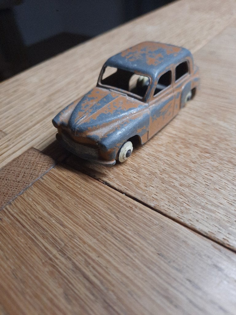 Dinky Toys. Hillman Minx. 154. Zonder banden, Ophalen of Verzenden, Gebruikt, Auto, Dinky Toys