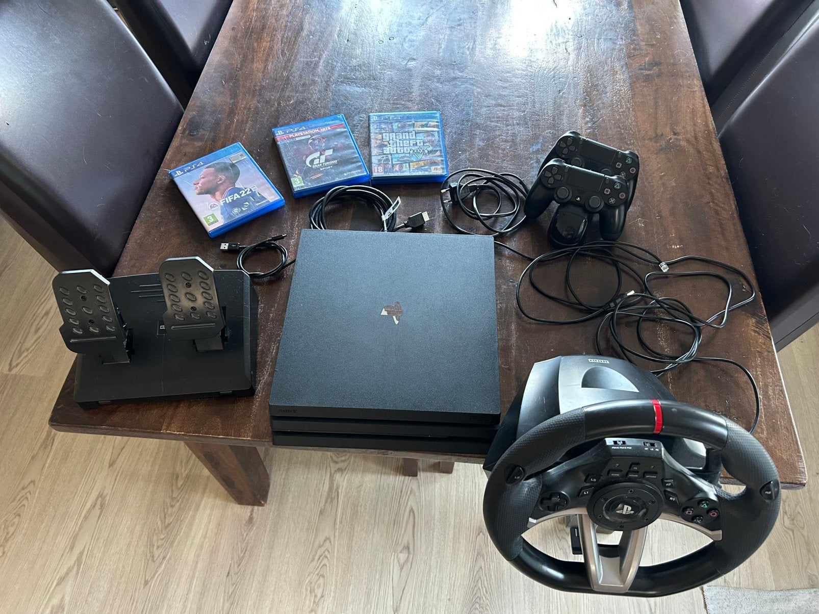 PS4 Pro (silent) 2 Controllers, Games en pedalen, Met 2 controllers, Ophalen of Verzenden, 1 TB, Pro