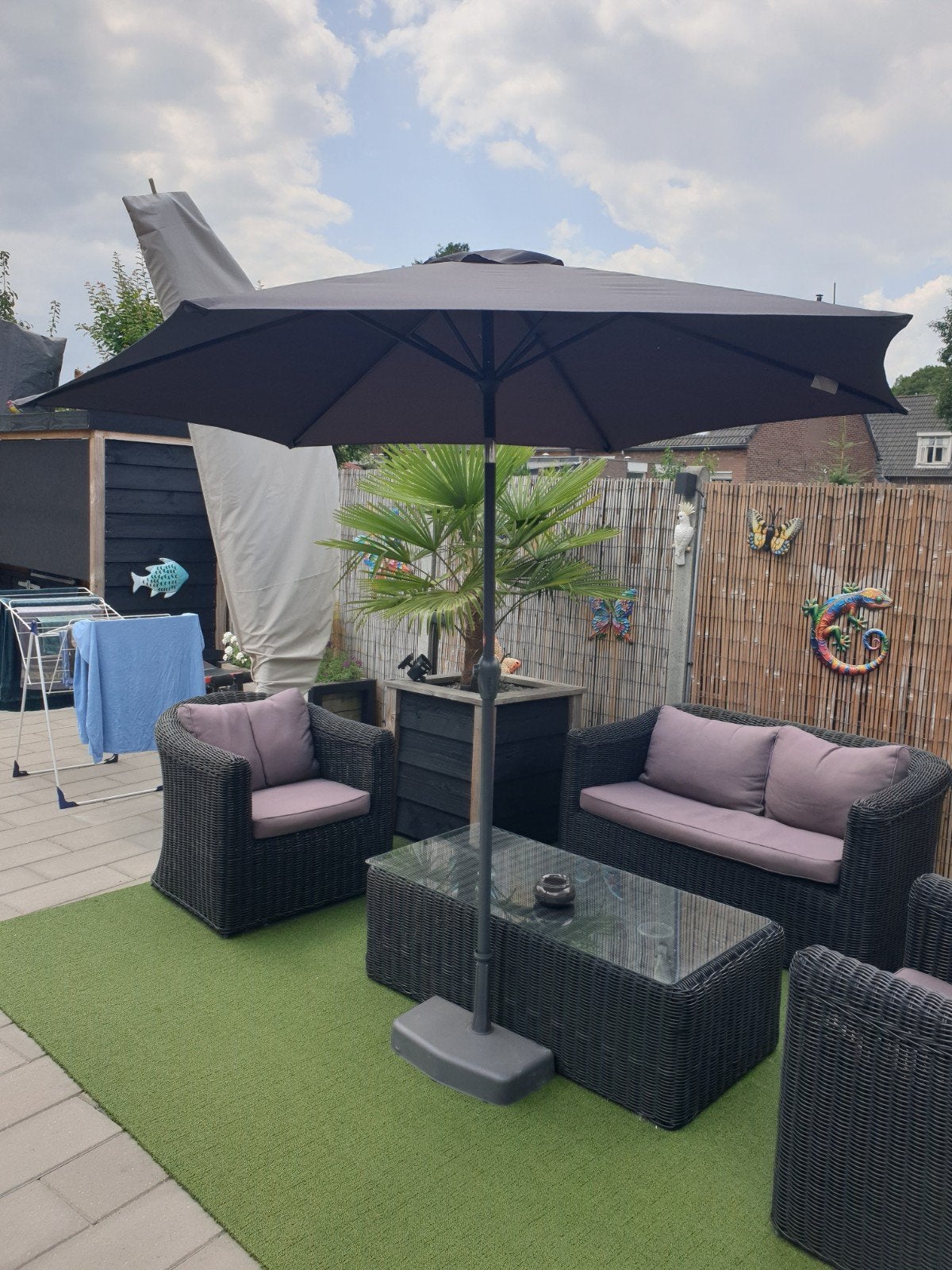 antracietkleurige parasol van 260 cm inclusief voet. zgan, Ophalen