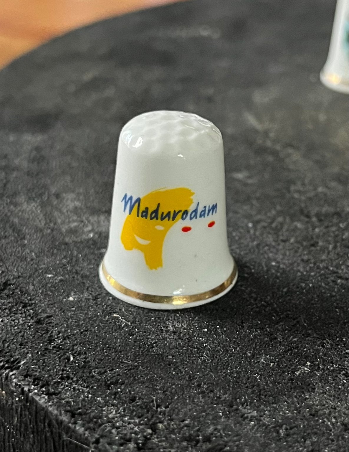 Vingerhoedje Madurodam - Porselein, Ophalen of Verzenden, Zo goed als nieuw, Porselein, Nederland