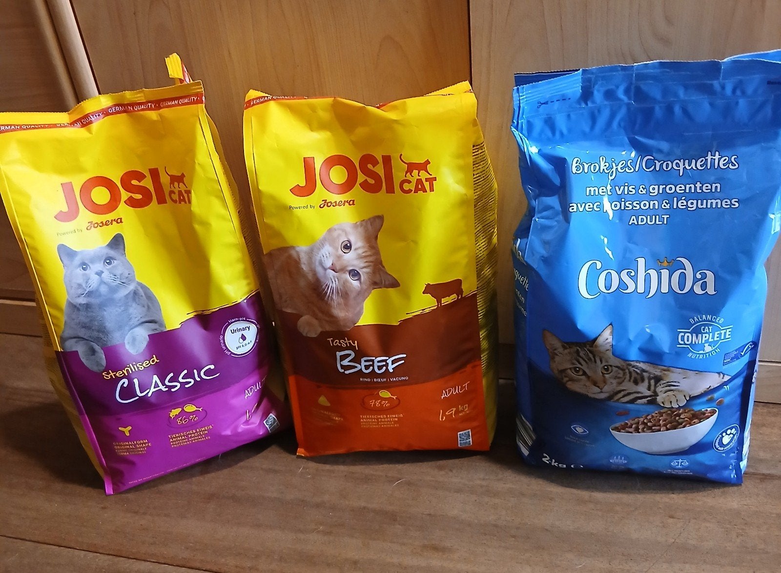 3 zakken kattenvoer merk Josera en coshida, Ophalen