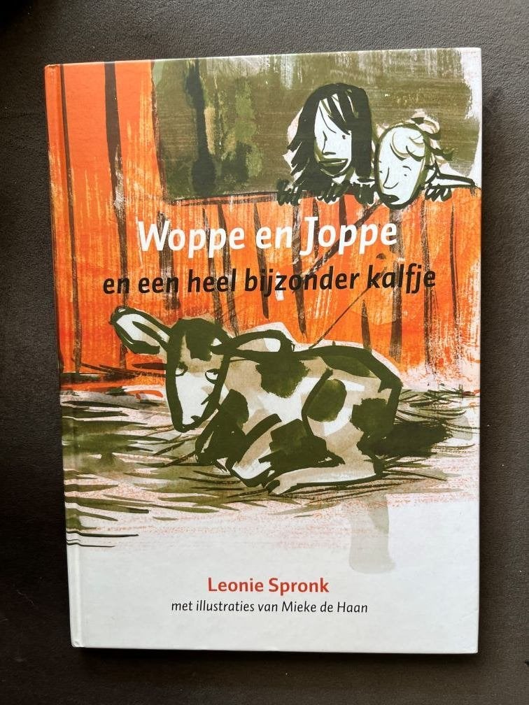 Woppe en Joppe en een heel bijzonder kalfje - Leonie Spronk, Leonie Spronk, Ophalen of Verzenden, Zo goed als nieuw, Fictie