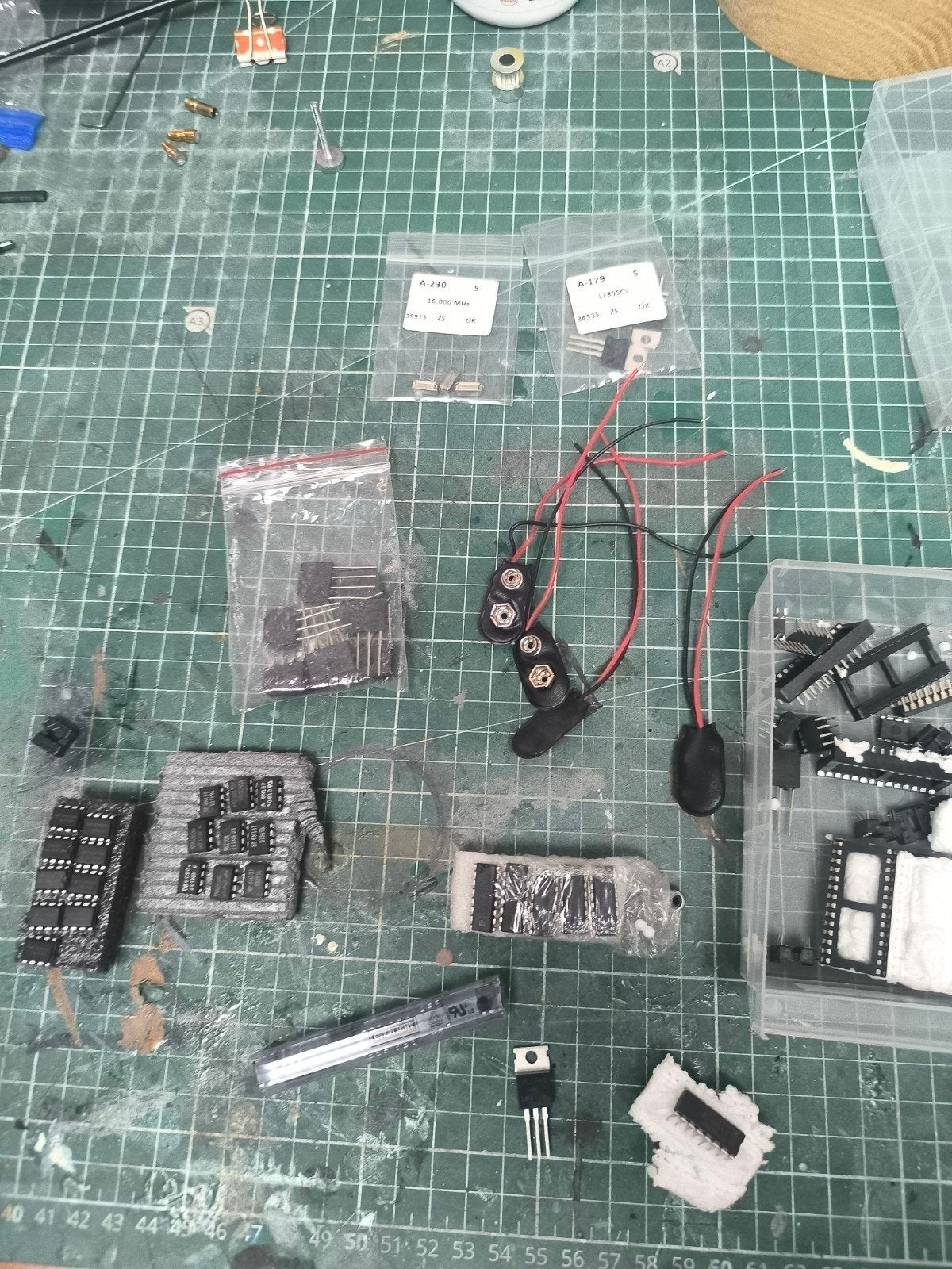 Diverse elektronische componenten en IC's, Ophalen of Verzenden