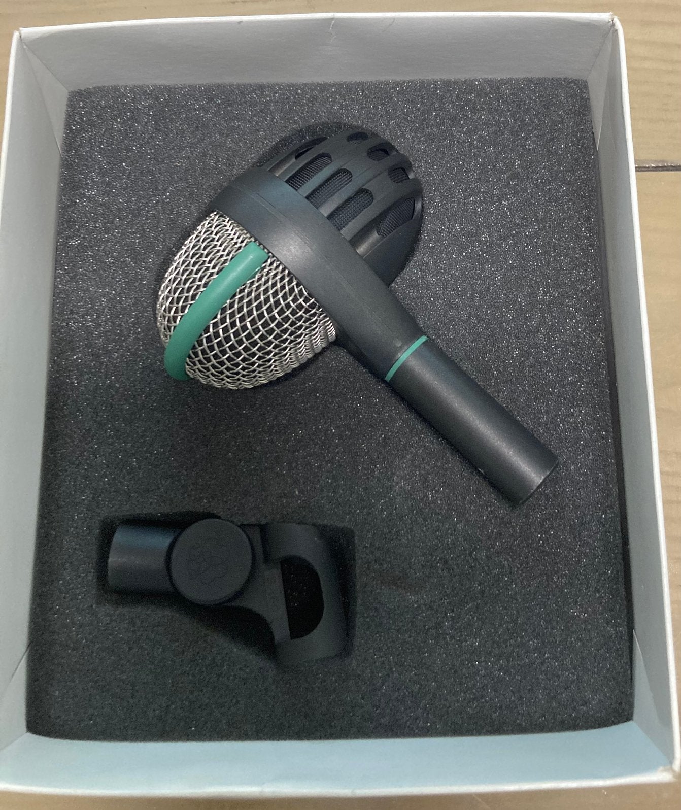 AKG D112 zgan, Verzenden, Zo goed als nieuw, Studiomicrofoon