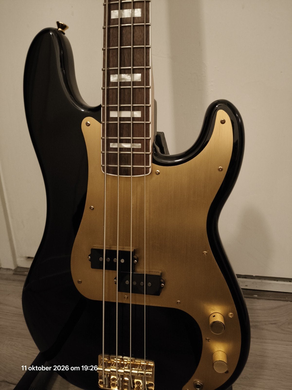 Squier Pbass 40th Anniversary Gold, Ophalen of Verzenden, Zo goed als nieuw, Elektrisch
