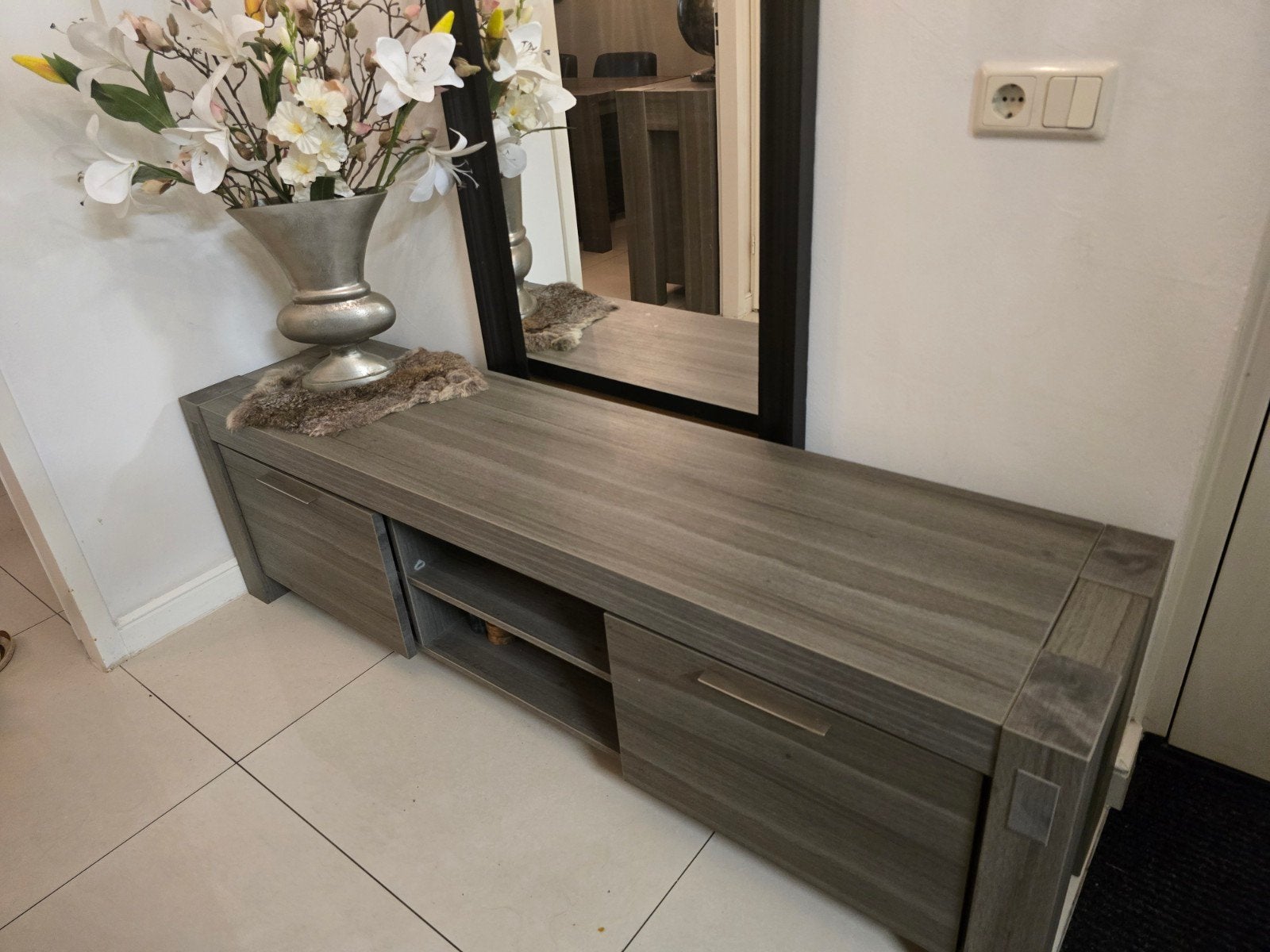 Modern dressoir/tv-meubel in grijze houtlook, Ophalen, Gebruikt, 150 tot 200 cm, Minder dan 100 cm