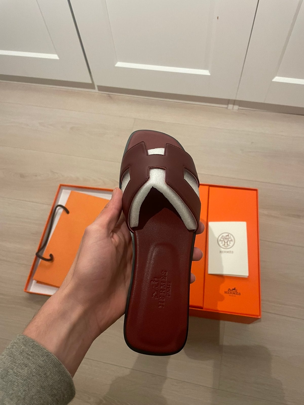 Hermes Bordeaux slippers 38, Ophalen of Verzenden, Nieuw, Rood