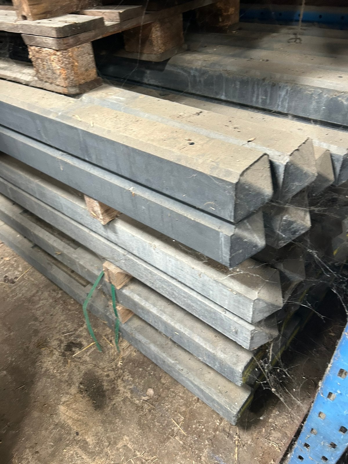 Betonpalen antraciet diamantkop T-modellen en hoekpalen, Ophalen, Zo goed als nieuw, 250 cm of meer, Palen