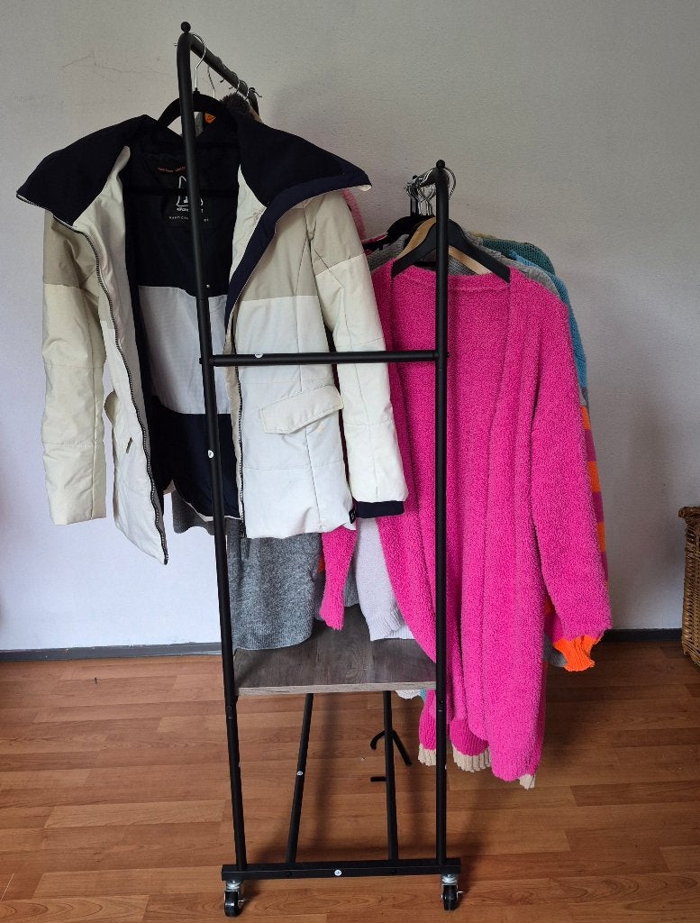 Kleding rekken met kleding, Ophalen, Gedragen, Maat 36 (S)