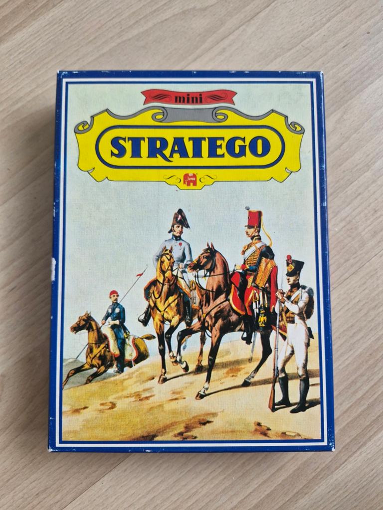 Mini Stratego Reisspel - Compleet en Goede Staat, Hobby en Vrije tijd, Gezelschapsspellen | Bordspellen, Jumbo, Een of twee spelers