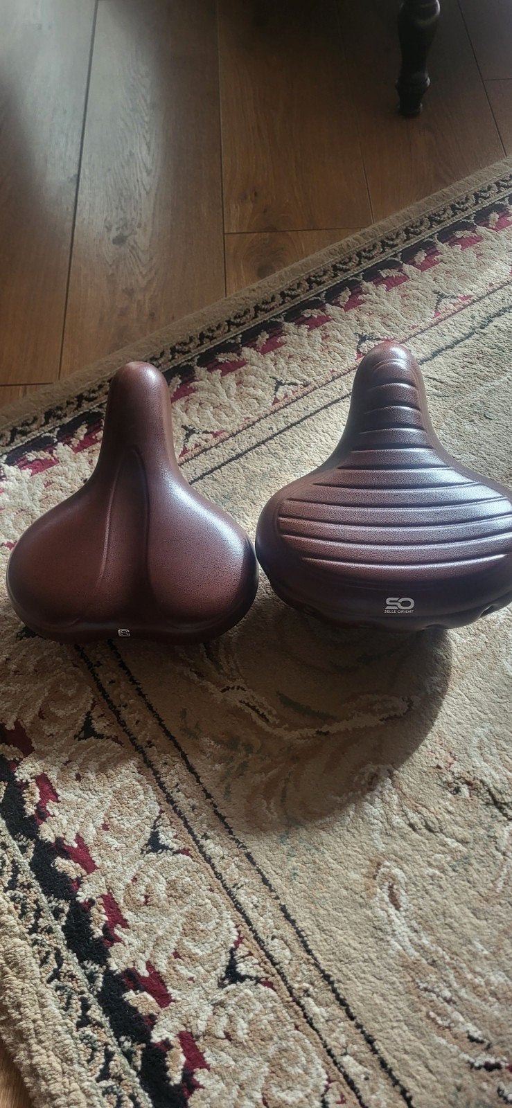 Selle Royal fietszadel (2 stuks) - Zo goed als nieuw, Ophalen, Stadsfiets, Kunststof, Zo goed als nieuw