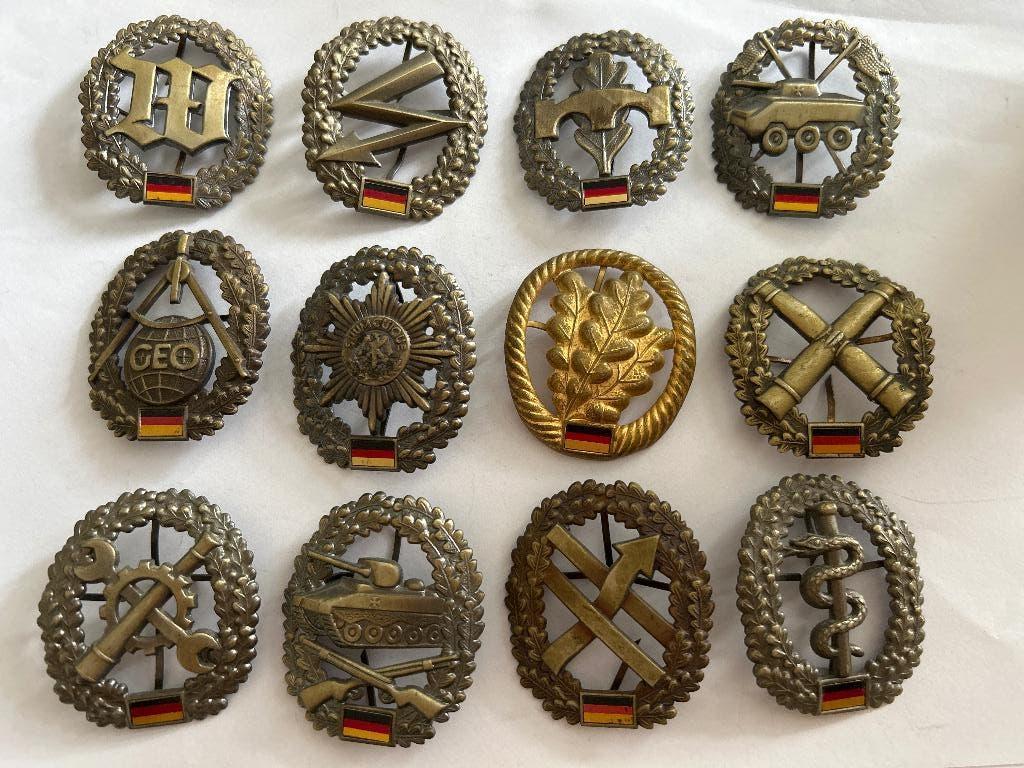 Complete set Duitse Bundeswehr embleem 12uniforminsignes, Verzamelen, Militaria | Algemeen, Verzenden, Landmacht, Duitsland, Embleem of Badge