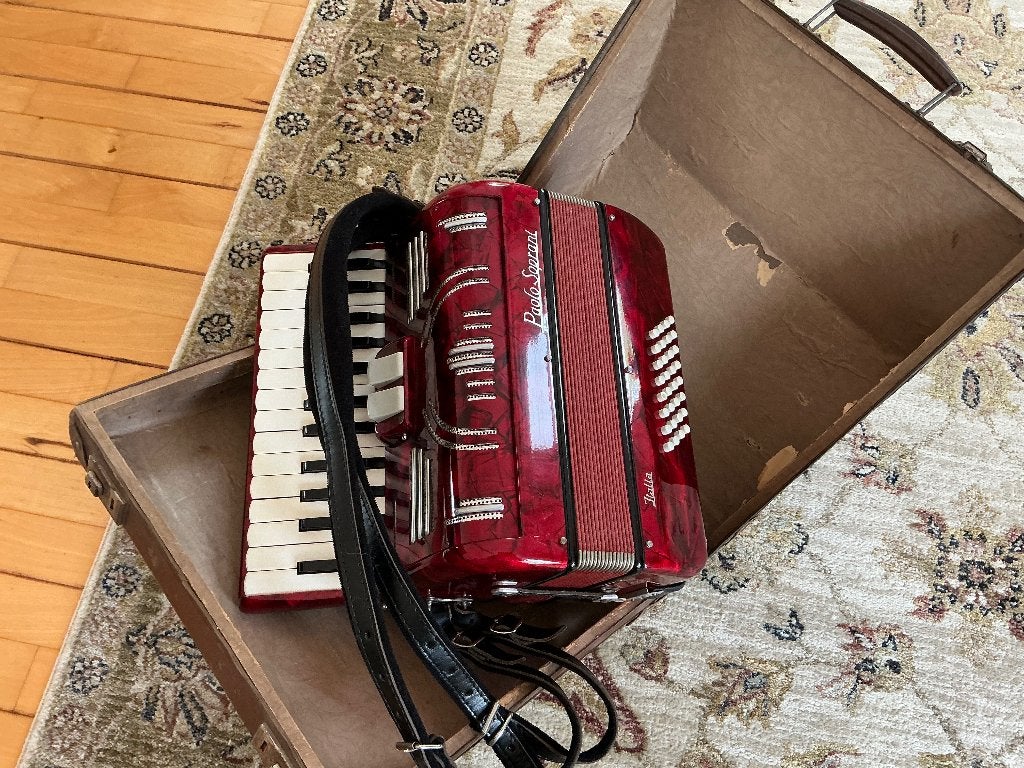 Accordeon, Muziek en Instrumenten, Accordeons, Gebruikt, 32-bas, Met koffer, Toetsaccordeon