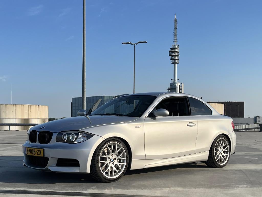 BMW 135i Coupé (E82) – “Baby M” | liefhebber, 1-Serie, Achterwielaandrijving, Zwart, Leder