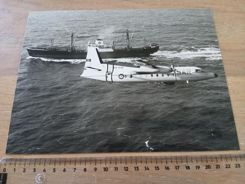Fabriekfoto Fokker F.27 PH-EXD SAR rescue Vliegtuig 18x24cm, Ophalen of Verzenden, Zo goed als nieuw, Kaart, Foto of Prent