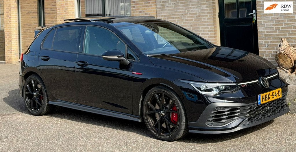 Volkswagen GOLF 2.0 GTI CLUBSPORT| PANO|BLACKSTYLE|NURBURGIN, 15 km/l, 4 cilinders, 1984 cc, Zwart