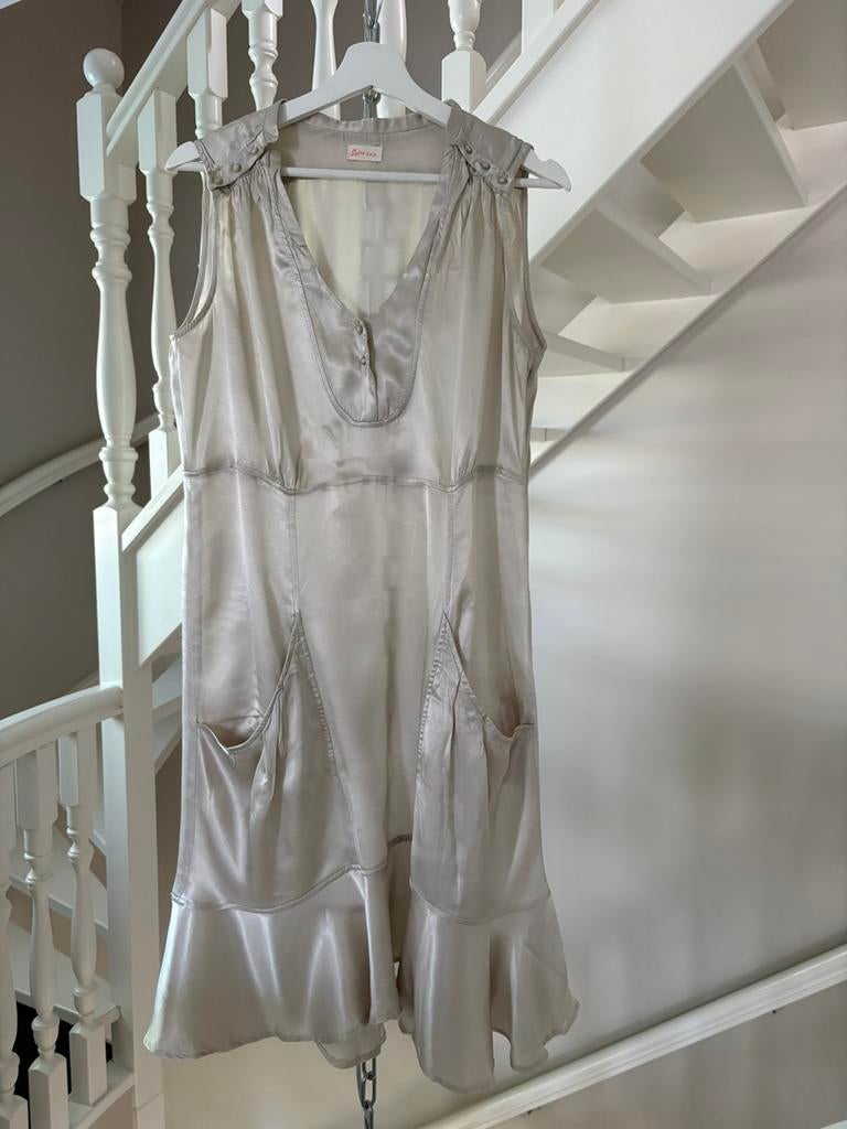 Jurk mooi satijn (rayon) mt 42 goud beigekleurig Stella Nova, Overige kleuren, Maat 42/44 (L), Ophalen of Verzenden, Zo goed als nieuw