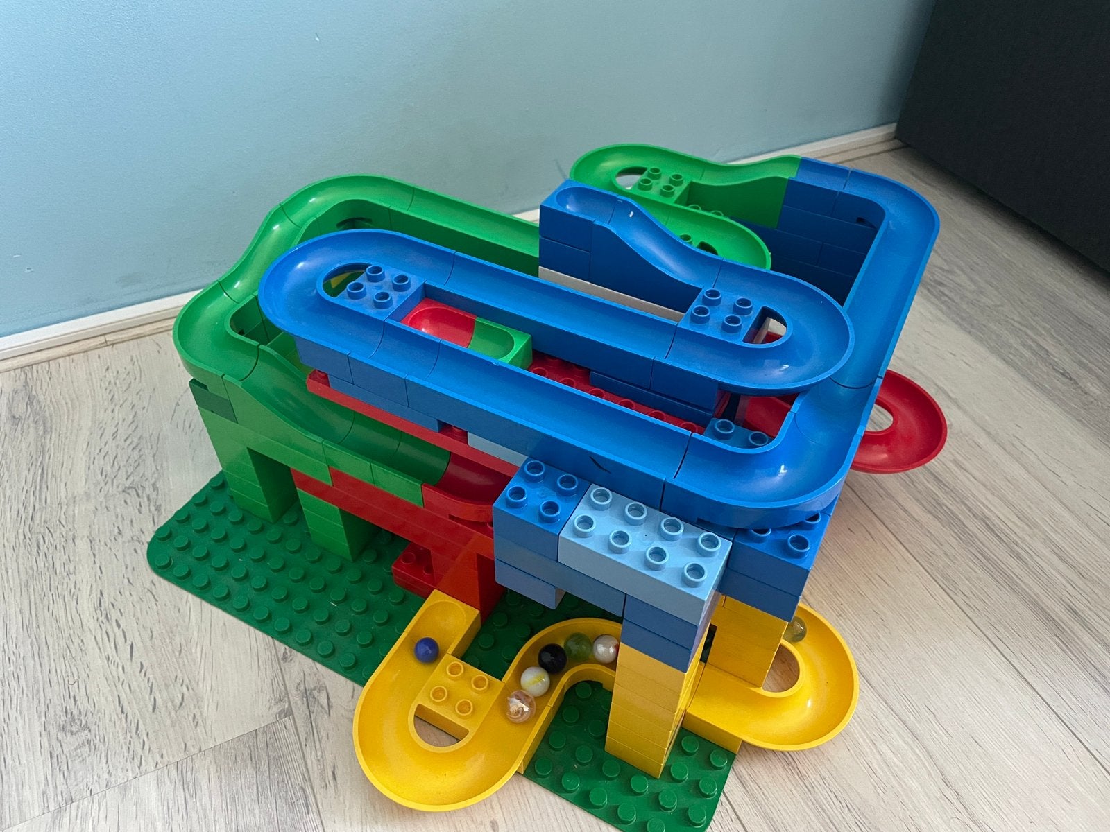 Hubelino knikkerbaan + vloerplaat en extra duploblokken, Kinderen en Baby's, Ophalen of Verzenden, Gebruikt, Duplo