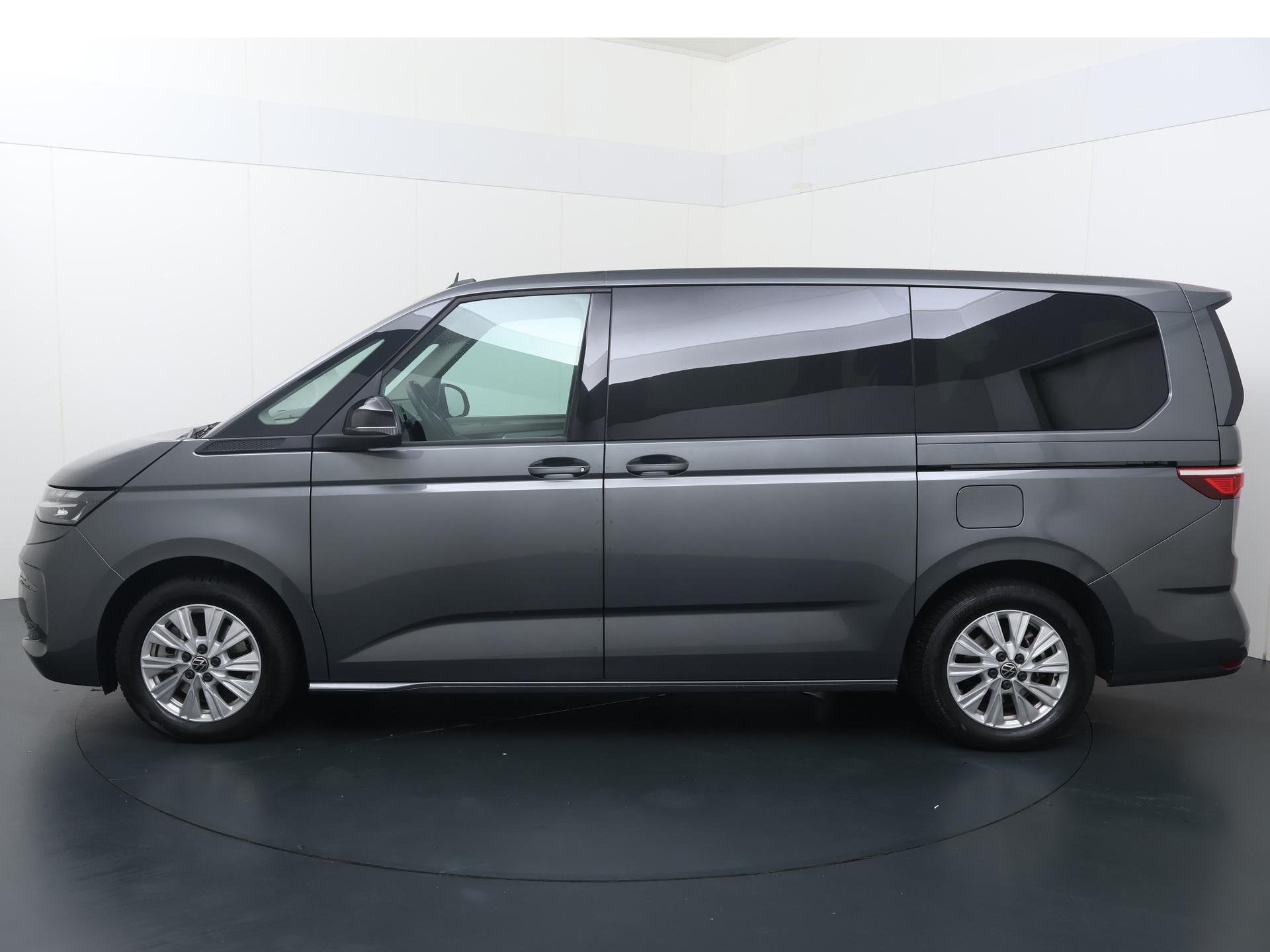 Volkswagen Bedrijfswagens Multivan 1.5 eHybrid L2 Economy Bu, Auto's, Automaat, 12 maanden, Stof, Euro 6