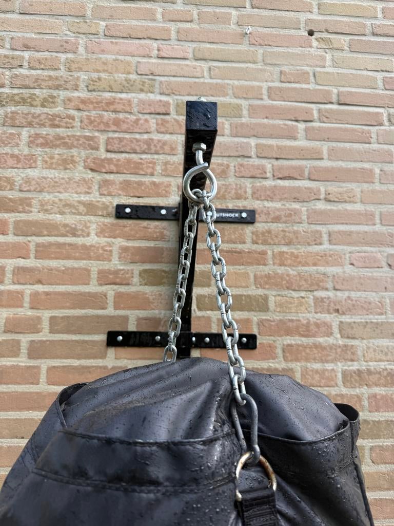 Bokszak met muurbeugel - Zwart, zo goed als nieuw, Ophalen of Verzenden, Zo goed als nieuw, Bokszak