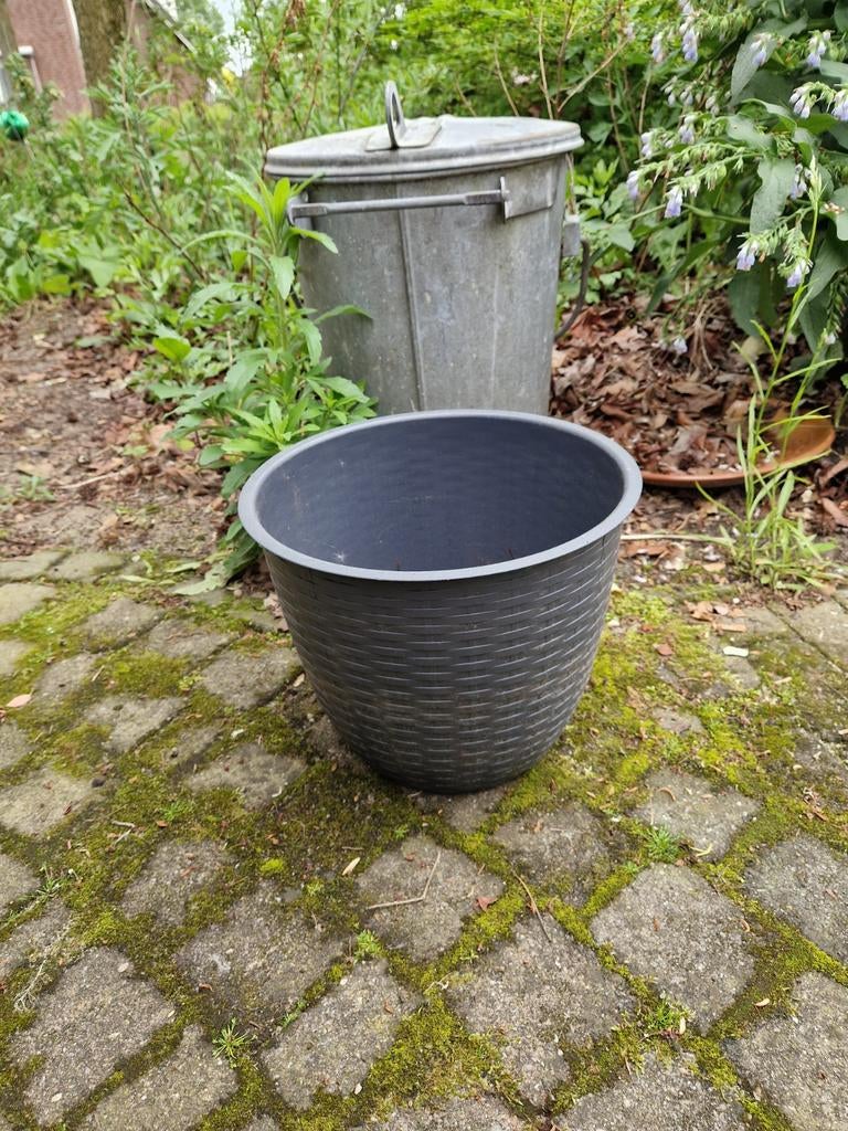 Gratis ophalen buitenbloempot, Ophalen, Gebruikt, Rond, Minder dan 30 cm