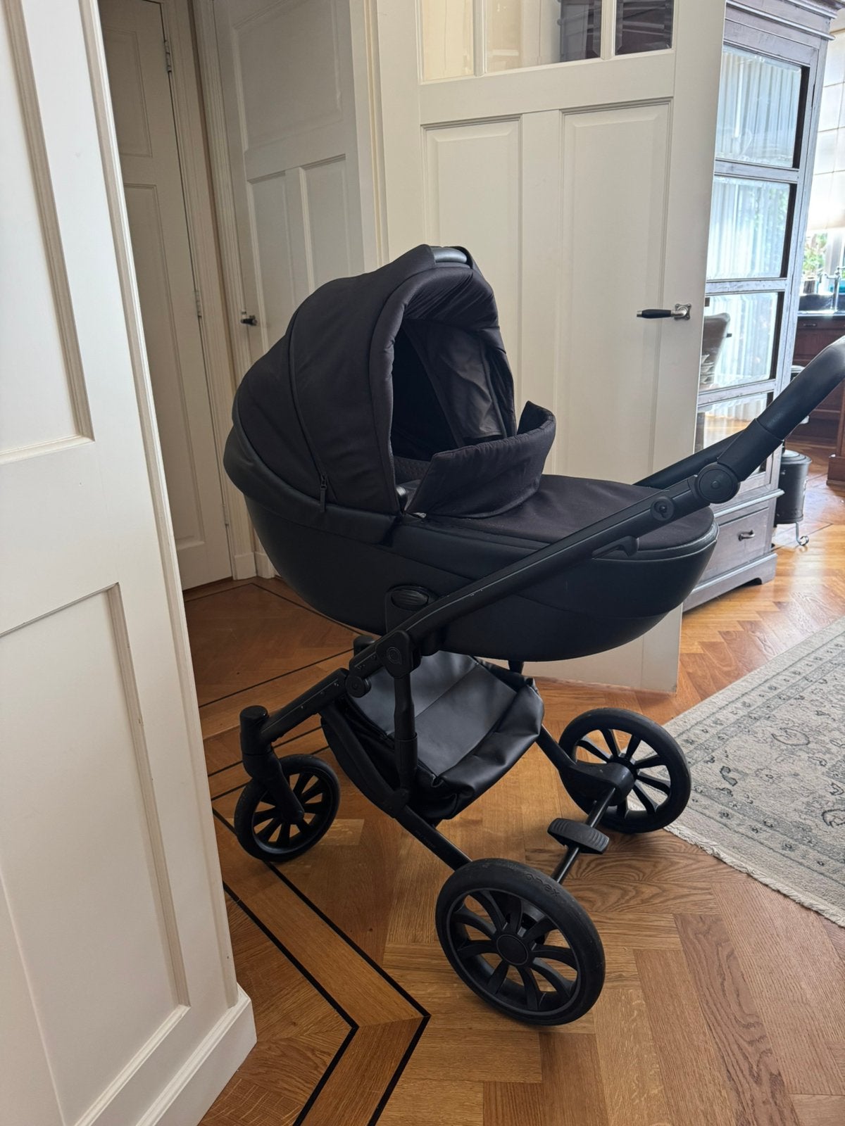 Zwarte combi   kinderwagen van het  merk anex, Ophalen, Zo goed als nieuw, Overige merken