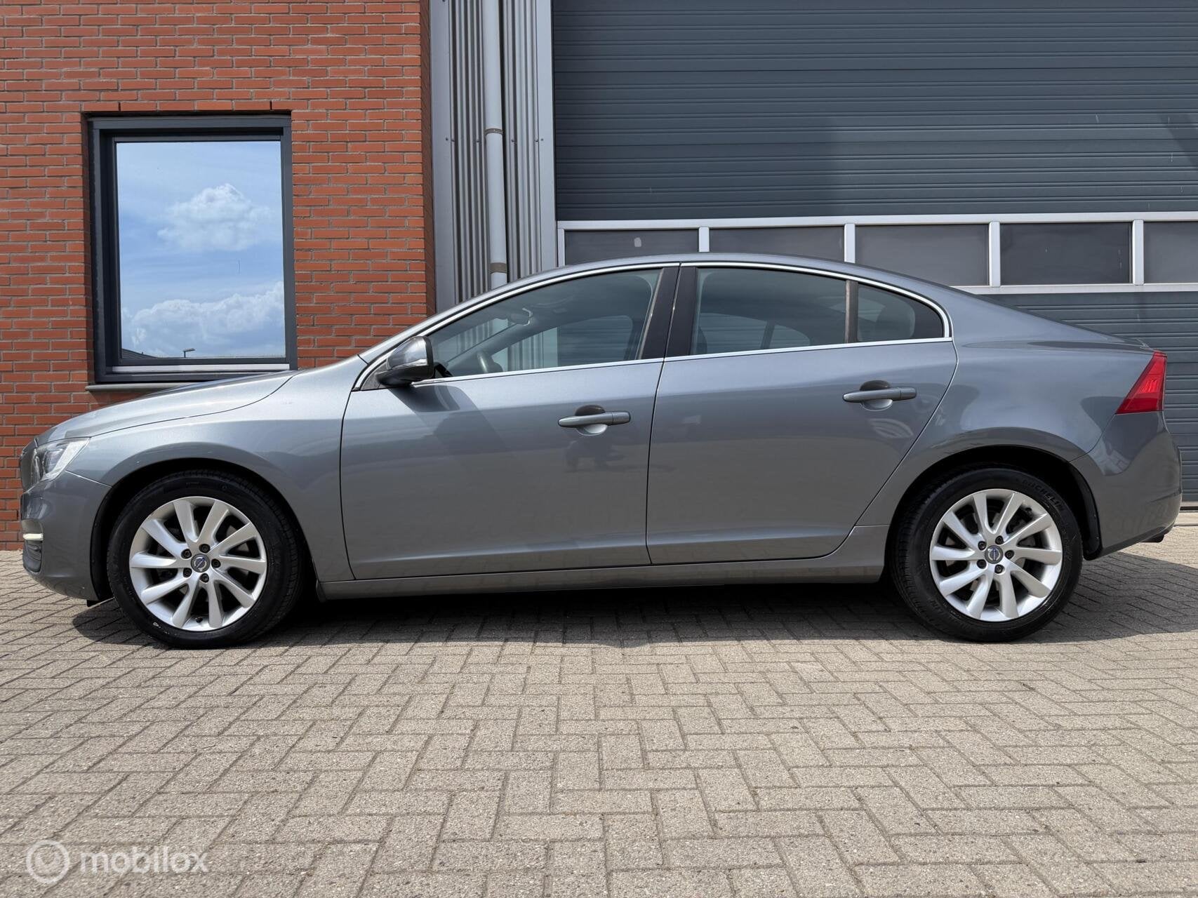 Volvo S60 1.5 T3 Automaat Momentum - dealer onderh. - xenon, Automatische klimaatregeling, 4 cilinders, 152 pk, Sedan