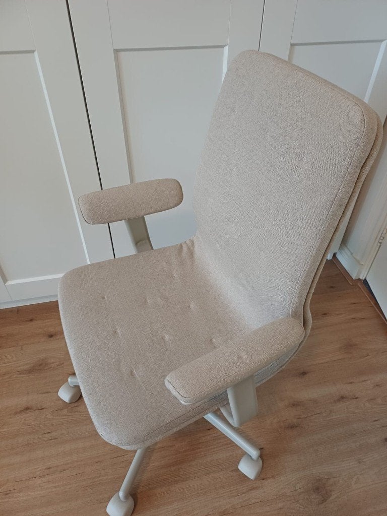 MULLFJÄLLET Conference/Office Chair in Beige, Huis en Inrichting, Ophalen, Zo goed als nieuw, Beige