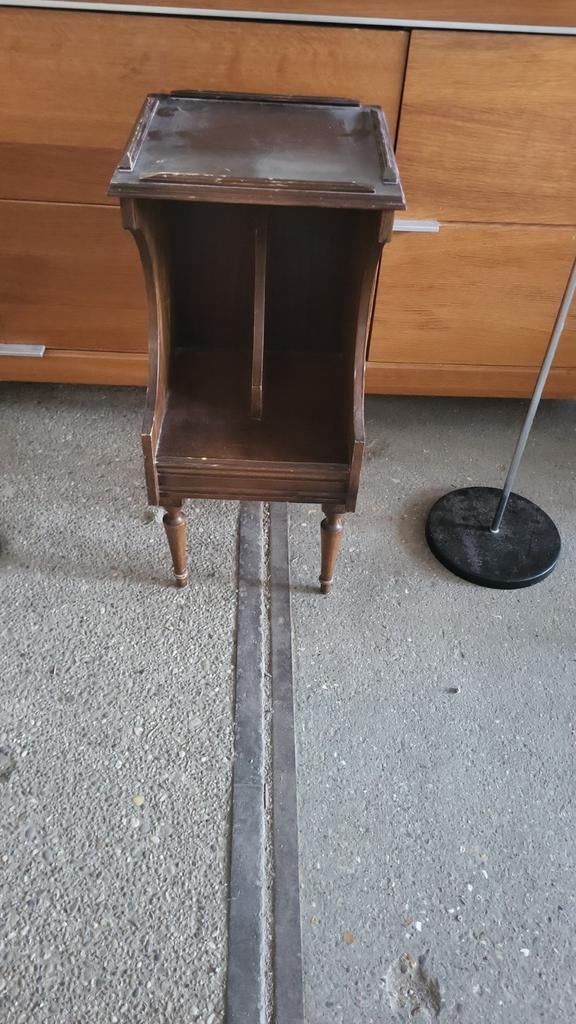 Antiek Italiaans Nachtkastje, Huis en Inrichting, Slaapkamer | Nachtkastjes, Gebruikt, Minder dan 55 cm, Minder dan 45 cm, Hout