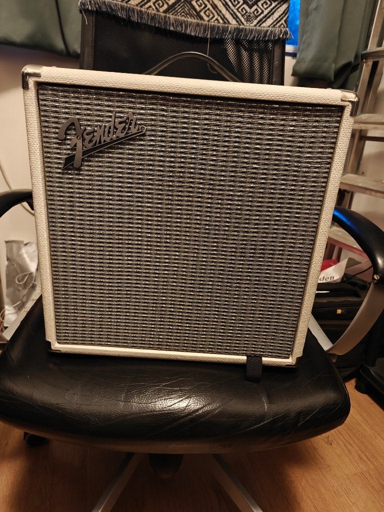 Fender Rumble 25 V3 Combo Bass Guitar Amplifier, 25W, Ivory, Ophalen, Zo goed als nieuw, Basgitaar, 50 tot 100 watt