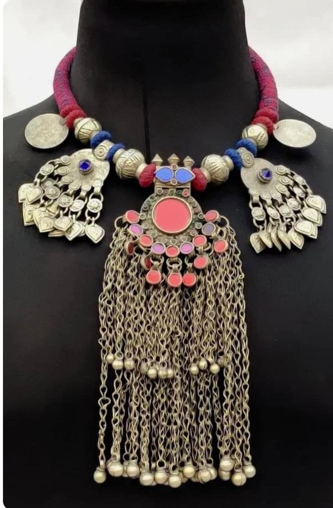 Prachtige zeer oude Afghaanse Kuchi ketting hand gemaakt., Ophalen of Verzenden, Overige materialen, Ketting