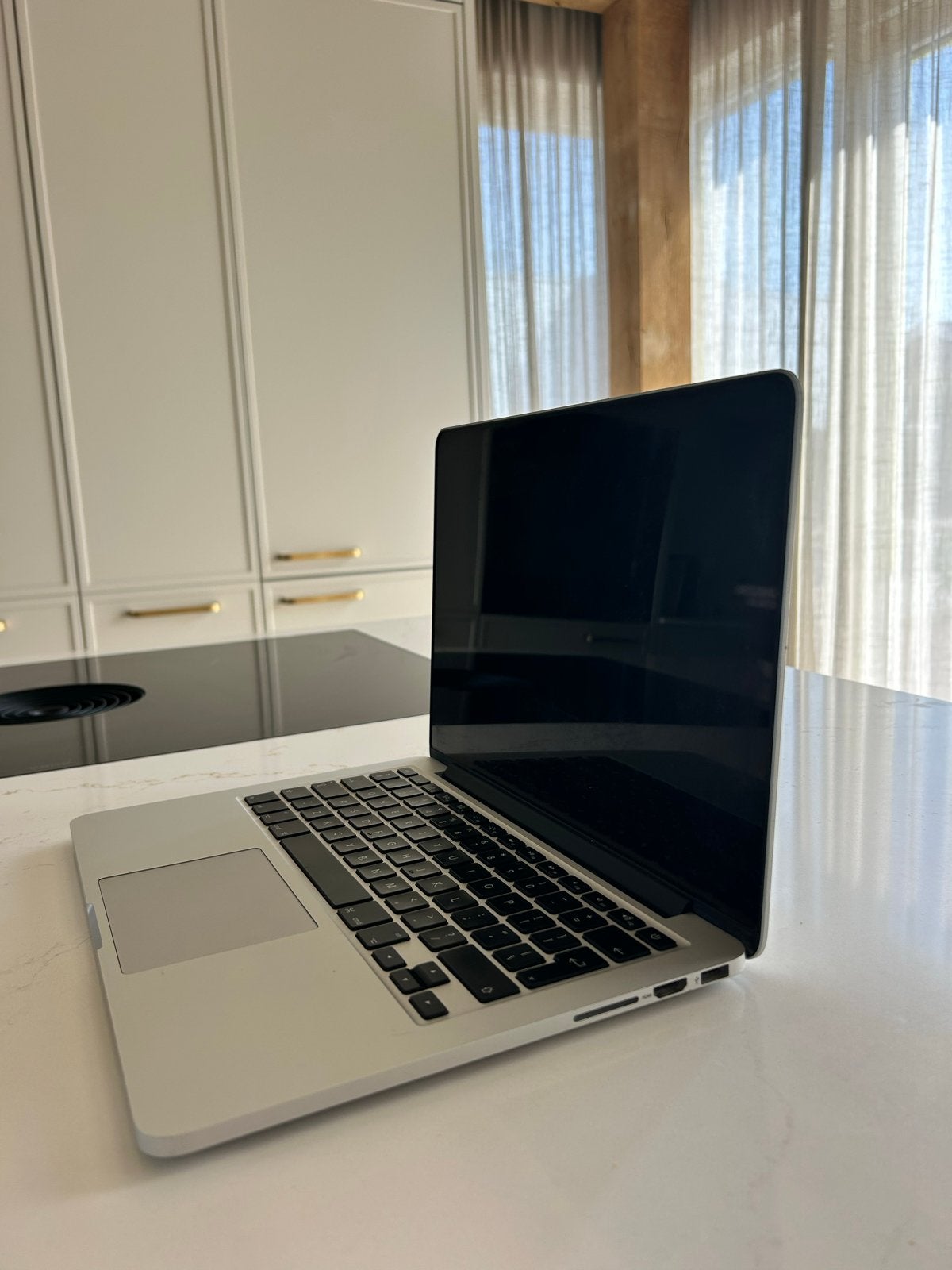 Defecte MacBook Pro A1502 EMC 2835 met oplader, Computers en Software, Qwerty, 8 GB, 13 inch, Niet werkend