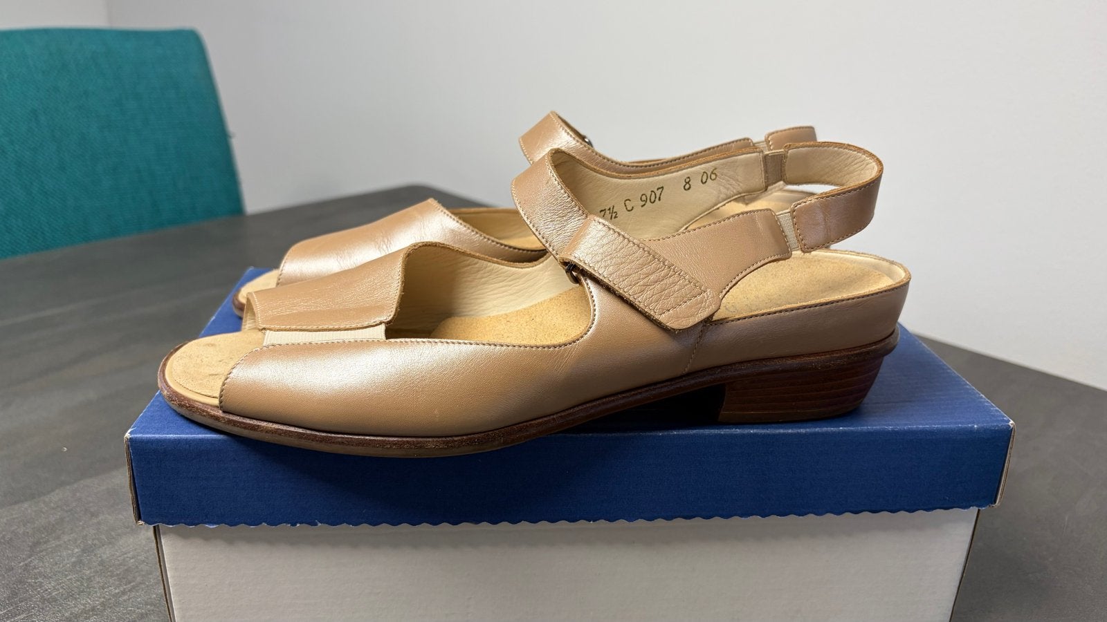 Schneider sandalen maat 7.5 (41) - Zo goed als nieuw, Ophalen of Verzenden, Zo goed als nieuw, Beige, Sandalen of Muiltjes
