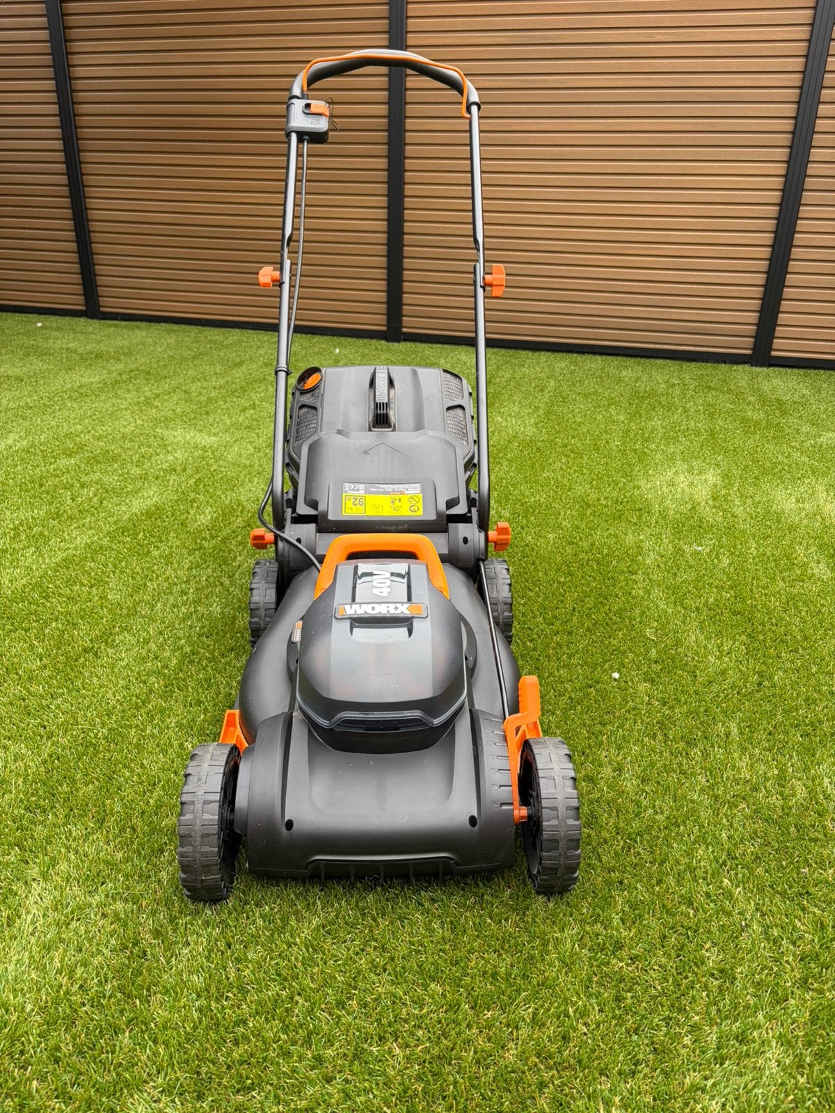 WORX Accu Grasmaaier WG743E incl. 2x20 V accu's en lader, Tuin en Terras, Grasmaaiers, Ophalen, Accu-grasmaaier, Zo goed als nieuw
