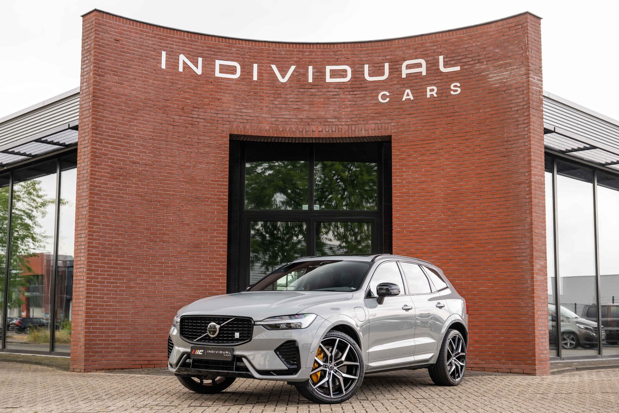 Volvo XC60 2.0 T8 AWD Polestar Engineered HEICO B&W Pano, Auto's, Automaat, Dealer onderhouden, Verwarmde buitenspiegels, Gebruikt