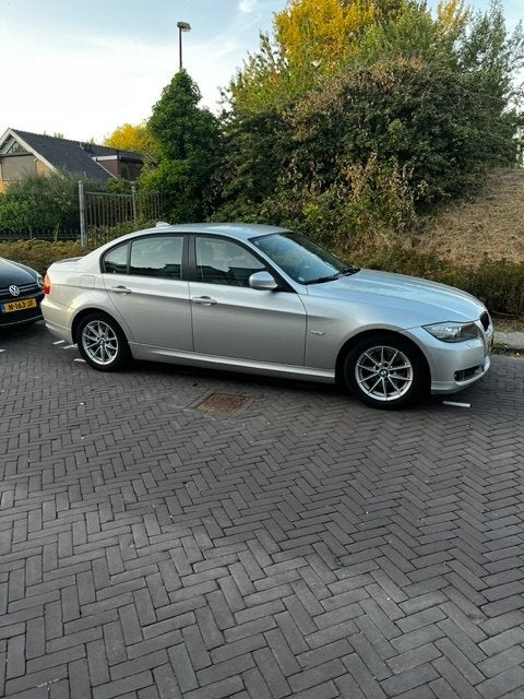 BMW 318i Executive – Leather, Silver– 2nd Owner, Automaat, 1995 cc, Zwart, 4 cilinders