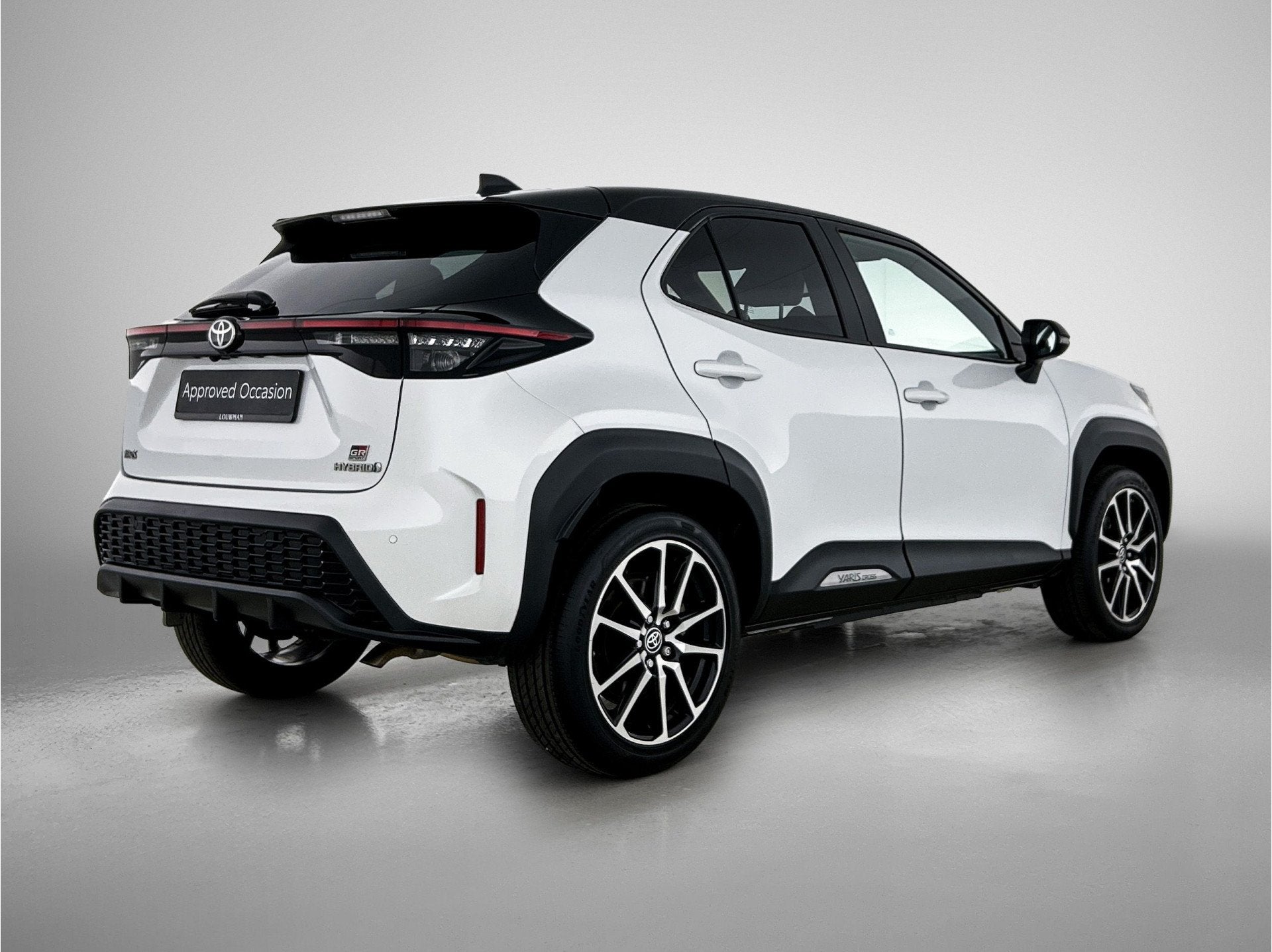 Toyota Yaris Cross 1.5 Hybrid GR Sport Limited | BTW voertui, Auto's, Gebruikt, Wit, 1490 cc, 3 cilinders