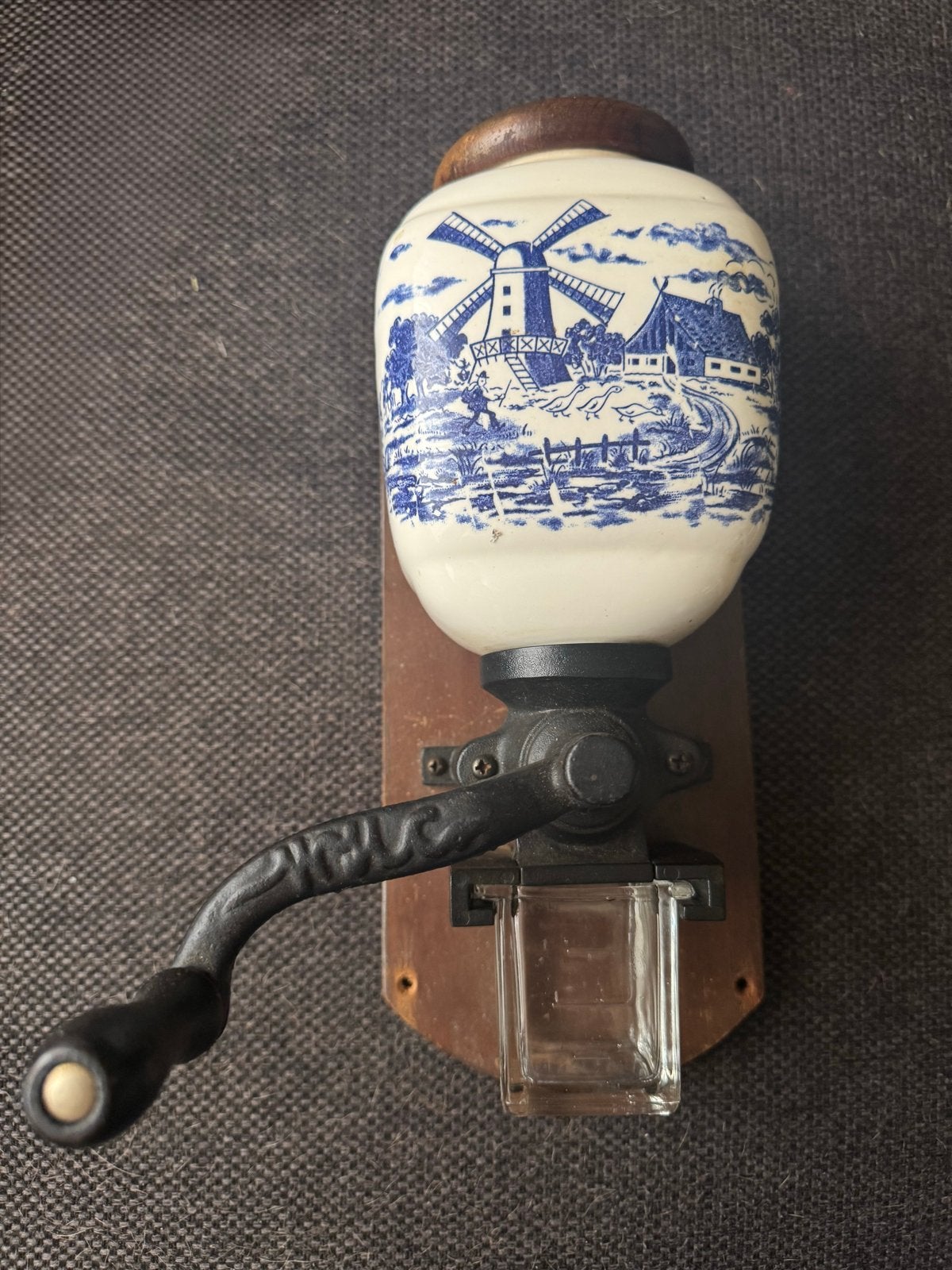 Antieke wandkoffiemolen met Delfts Blauw Decor, Ophalen