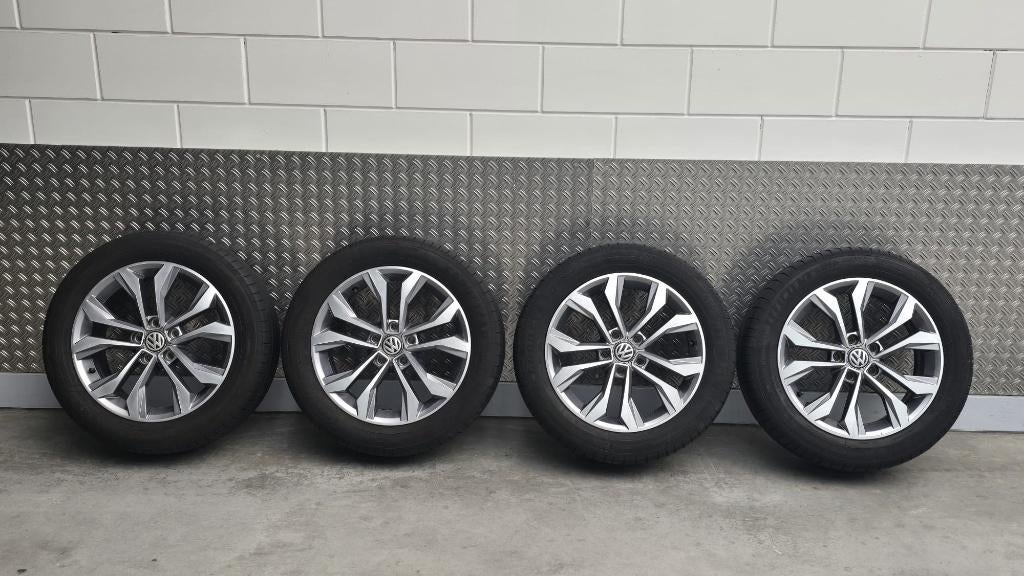 Originele Volkswagen 17 inch velgen + Goodyear zomerbanden, Auto-onderdelen, Banden en Velgen, Ophalen, Banden en Velgen, 17 inch