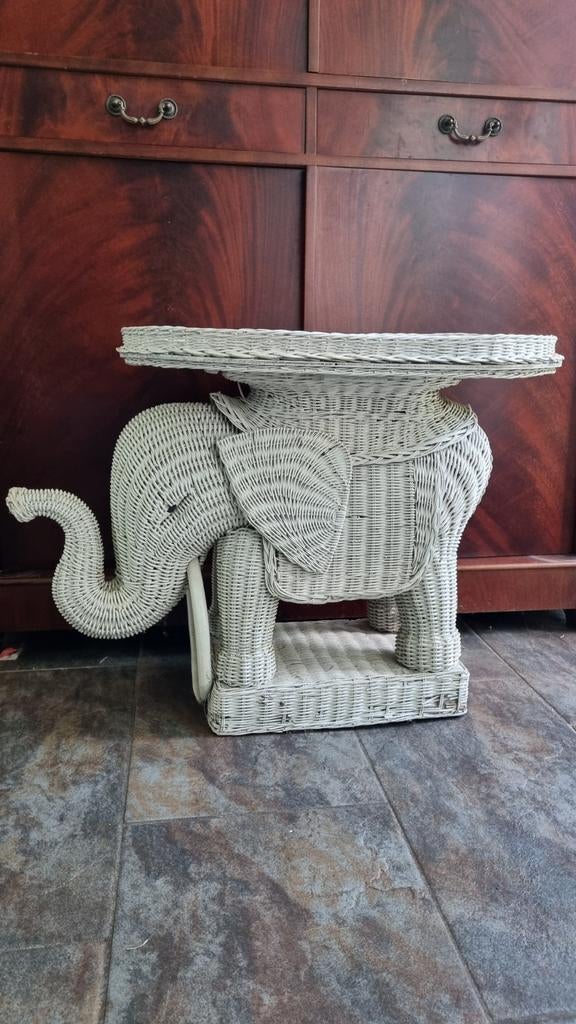 Vintage witte rotan olifant, Antiek en Kunst, Antiek | Woonaccessoires, Ophalen