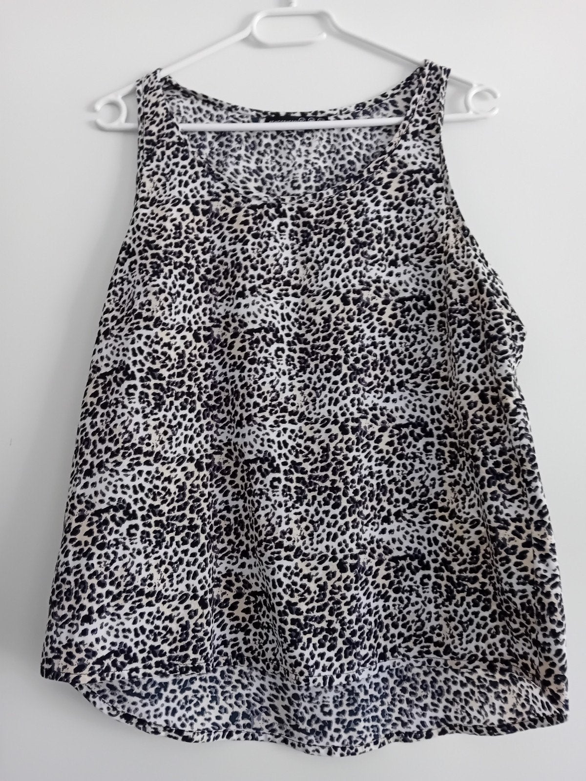 Mouwloze top met luipaardprint - Atmosphere - Maat 38, Ophalen of Verzenden, Zo goed als nieuw, Maat 38/40 (M), Zonder mouw