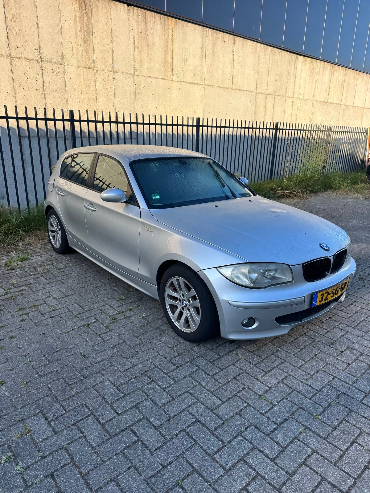 BMW 1-Serie 1.6 116I 2006 Grijs ( apk verlopen ), 1596 cc, Achterwielaandrijving, 4 cilinders, 635 kg