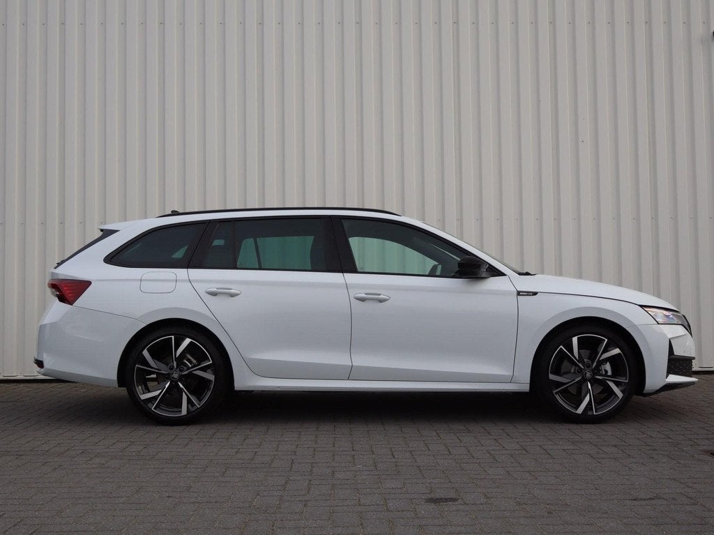 Skoda Octavia Combi 1.5 TSI 150pk MHEV Sportline Tour | 19", Auto's, Skoda, 1498 cc, Euro 6, 4 cilinders, Leder en Stof