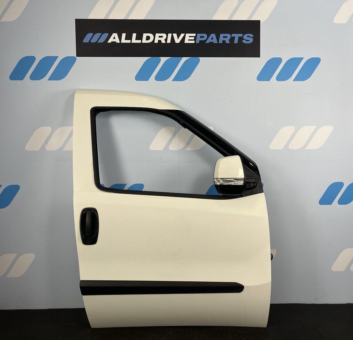 Voorportier rechts Fiat Doblo wit met spiegel 52122944, Gebruikt, -, Deur, -
