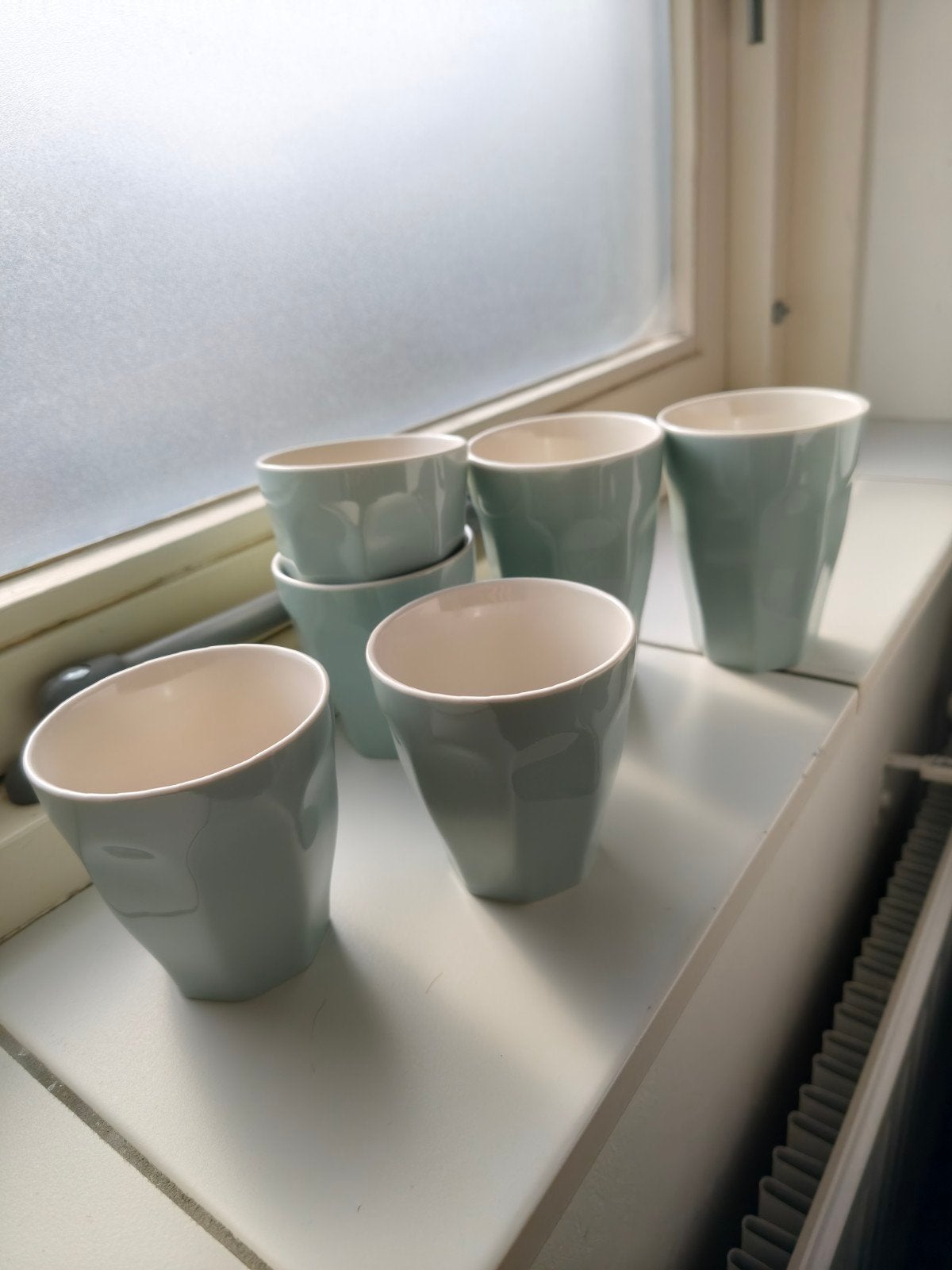 AH mokken/ bekers NIEUW groenachtige kleur., Huis en Inrichting, Nieuw, Ophalen of Verzenden, Overige stijlen, Kop(pen) en/of Schotel(s)